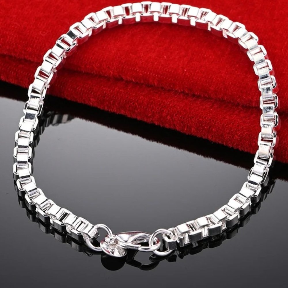 Beautiful Venetian Box Style Ladies Bracelet - Picture 2 of 6